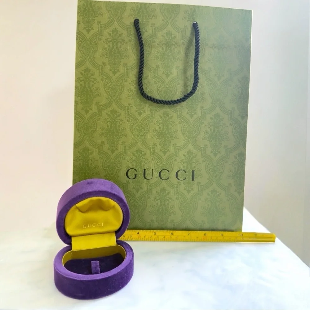 GUCCI Purple Velvet Clam Style Ring Jewelry Box Gucci Shopper Designer Gift Bag